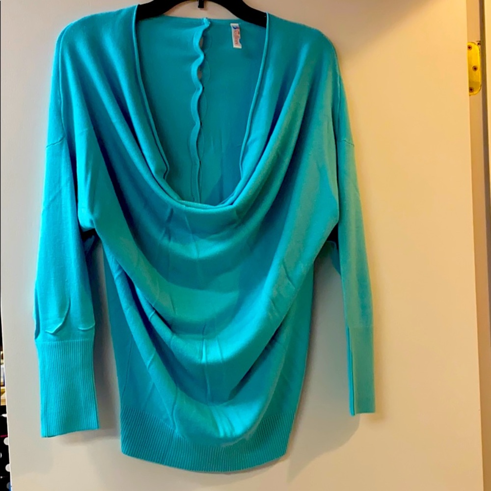 Blue/Seafoam top for sale